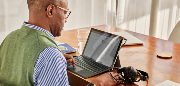 How to change your email on LinkedIn and remove the old one