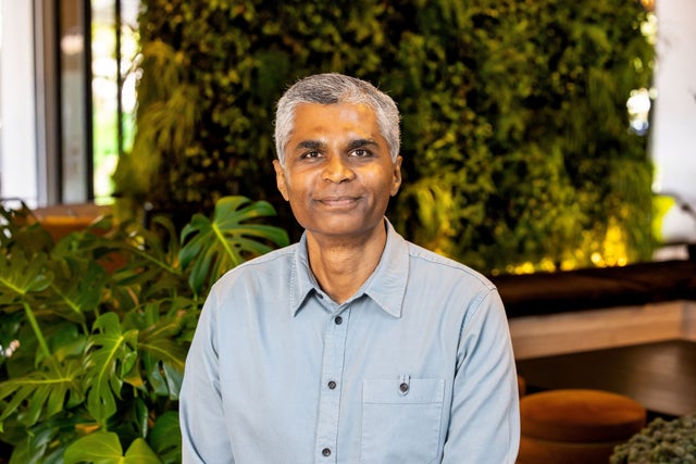Raghu Hiremagalur headshot in color