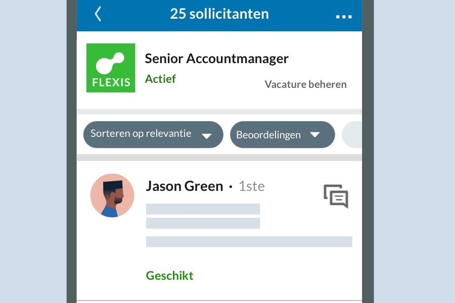 Schermweergave van een lijst met kandidaten op een mobiele telefoon. U kunt de knoppen Bedrijfsnaam, Bedrijfslogo, Functietitel, 'Op relevantie sorteren' en 'Beoordelingen' zien.