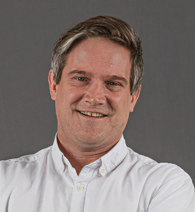 Profile photo of Simon Jones